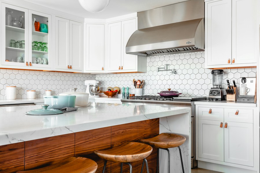 A bright kitchen, inspiration for practical vinyl flooring